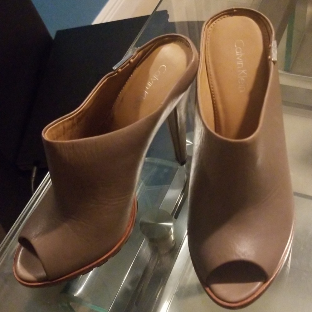 Shoes - Picture 2 of 3